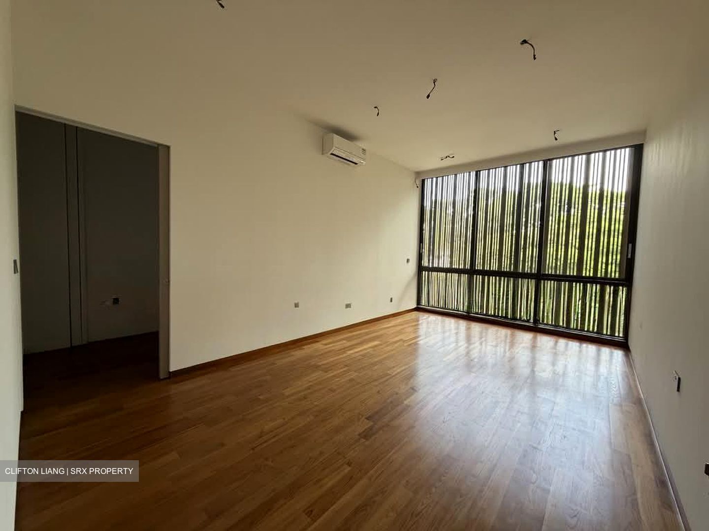 Simon Lane (D19), Terrace #536340421